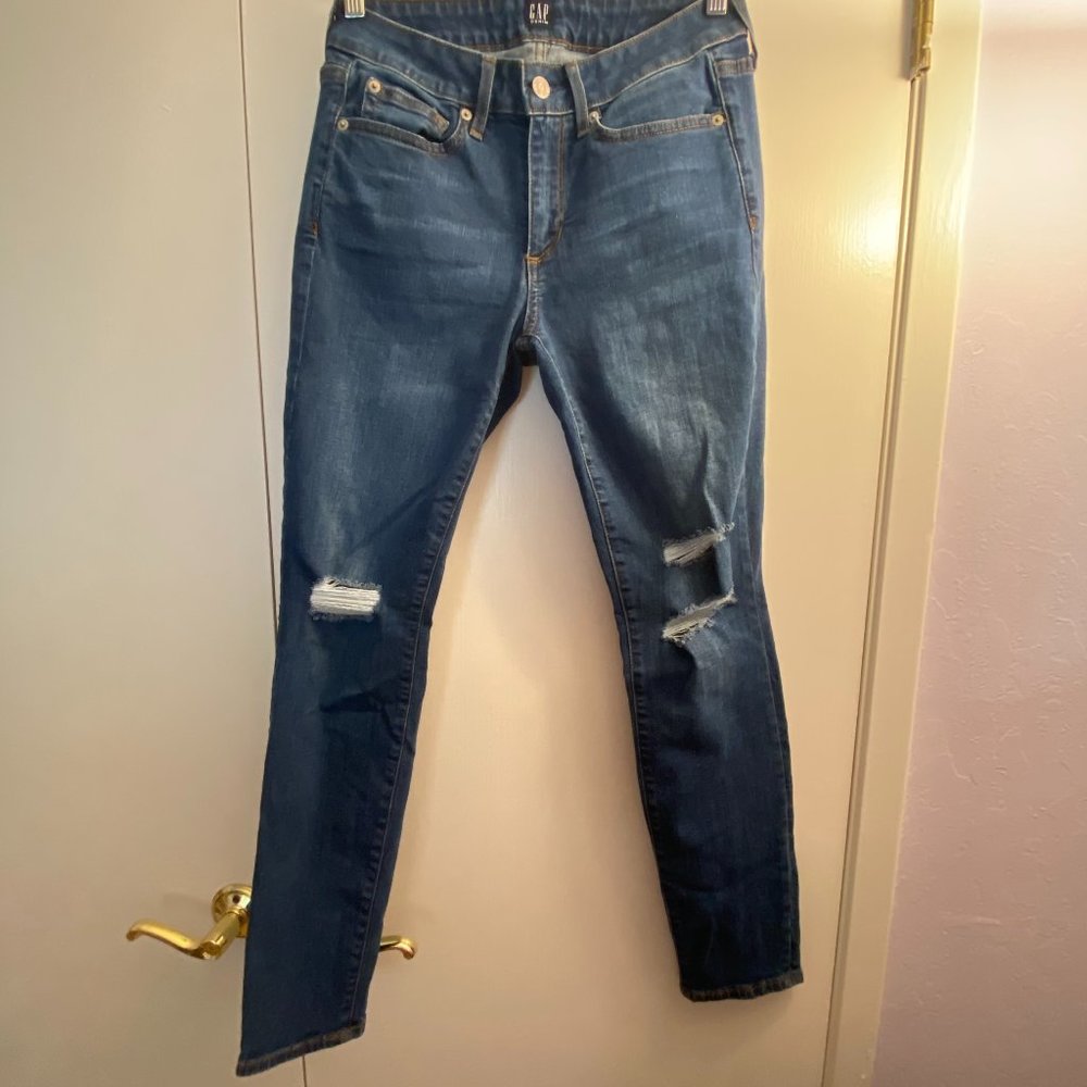 cute ripped skinny jeans from gap!